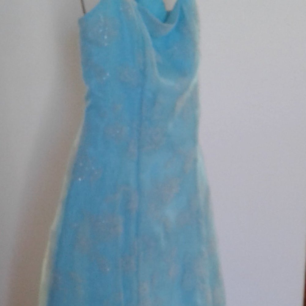 PROM/GRAD DRESS - Picture 9 of 11